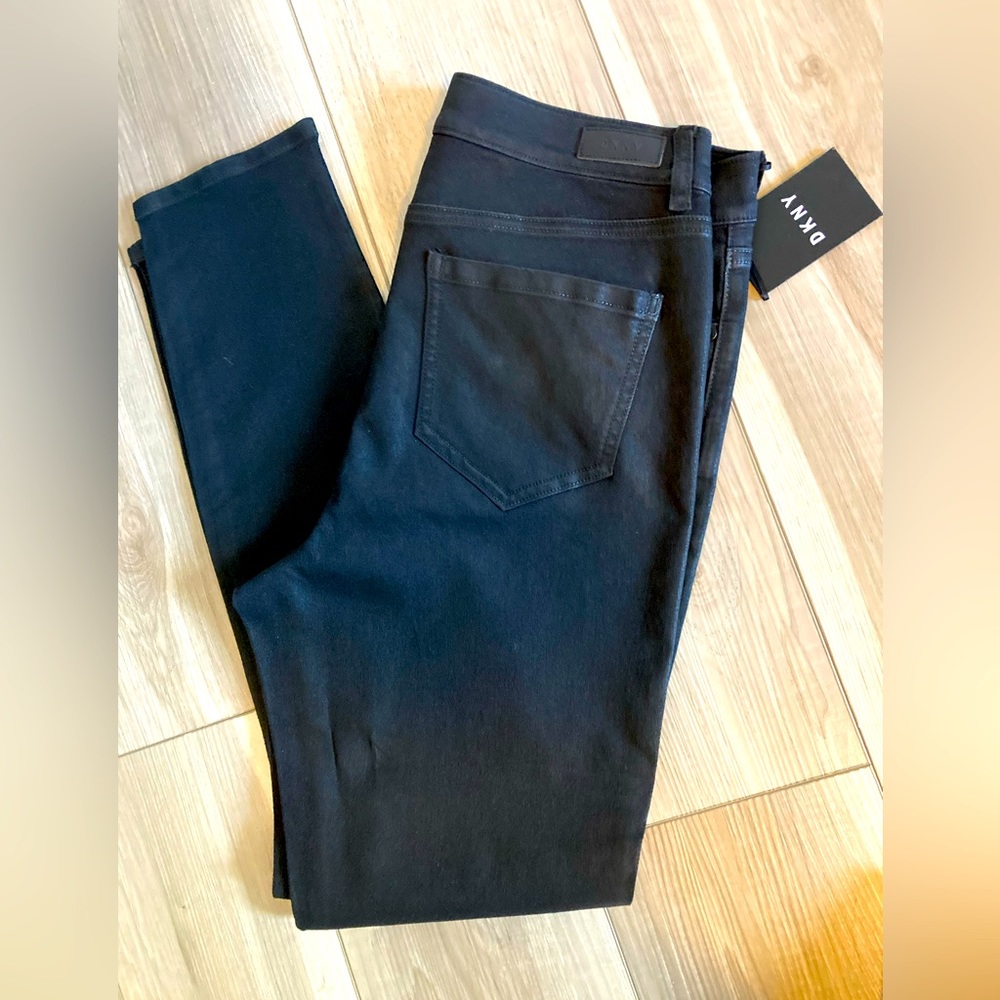 BRAND NEW DKNY BLACK SHIMMERING STRAIGHT LEG Denim Jeans